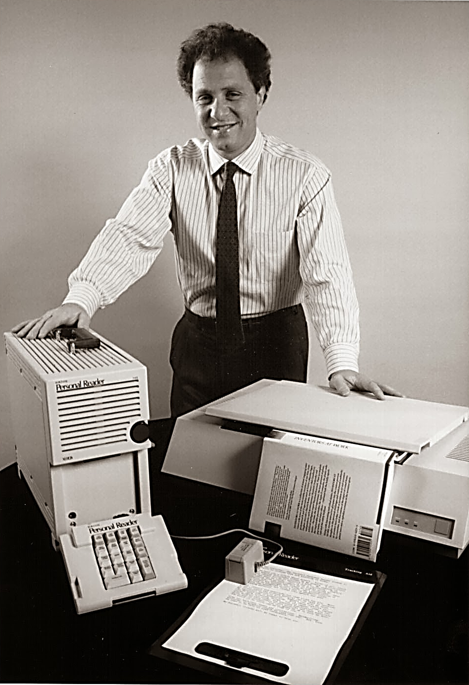 image of Ray Kurzweil with reading machine from 1970s